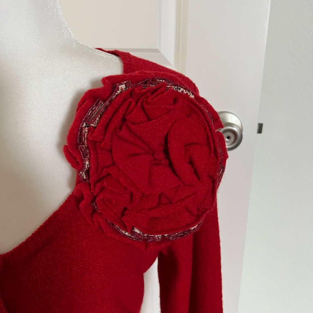 EUC Anthropologie Sleeping on Snow Red Flower Cardigan Medium - Picture 4 of 11